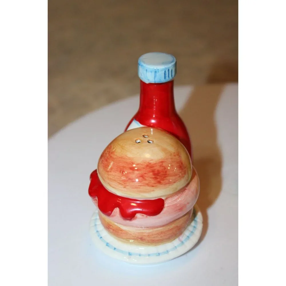 Salt & Pepper Shakers - Hamburger w/Ketchup and Hot Dog w/Mustard Large.